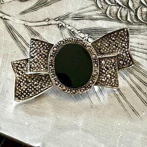 Vintage MARCASITE BROOCH/PIN ~ Bow Shaped w/Centered Black Stone *BEAUTIFUL*